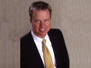 A man in a suit and tie posing for a photo.